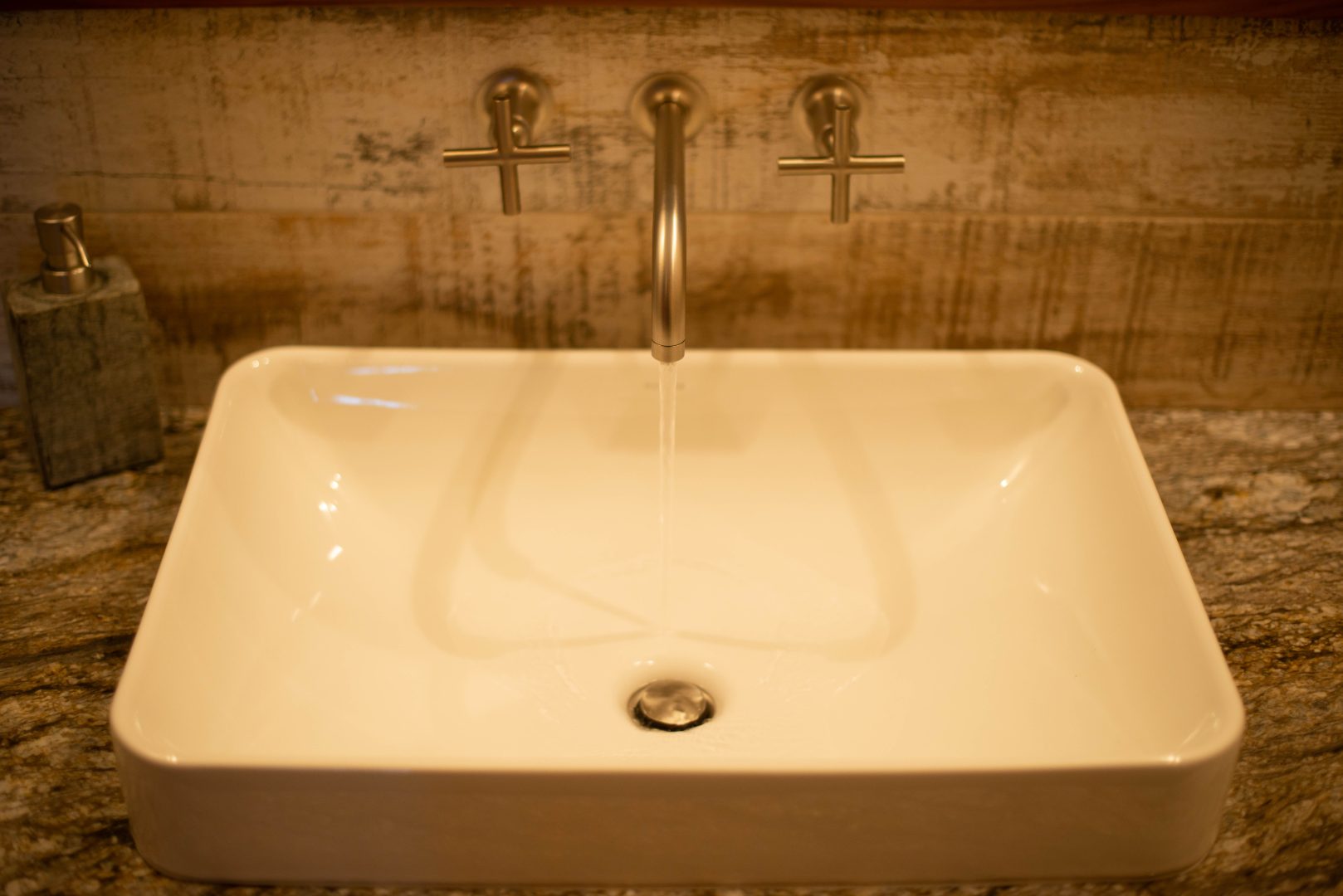 bathroom-faucet-with-water